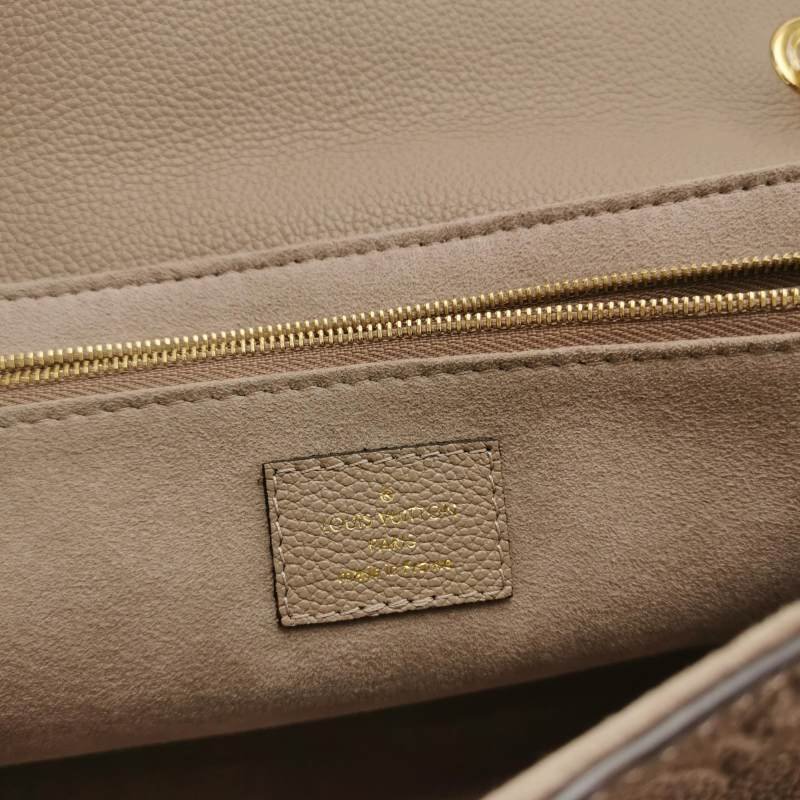 Louis Vuitton(LV)Vavin小號牛皮純色老花壓紋鎖扣單肩包芯片款-7