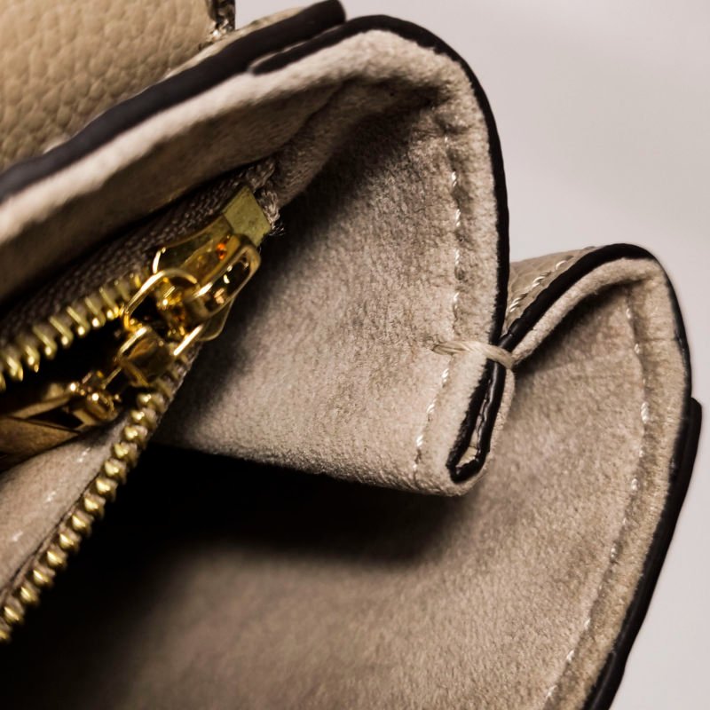 Louis Vuitton(LV)Vavin小號牛皮純色老花壓紋鎖扣單肩包芯片款-8