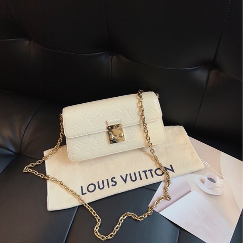 【99新🆕芯片款部分膜 】LV  Wallet On Chain Metis 奶白色 全皮壓花郵差鏈條包 斜挎包