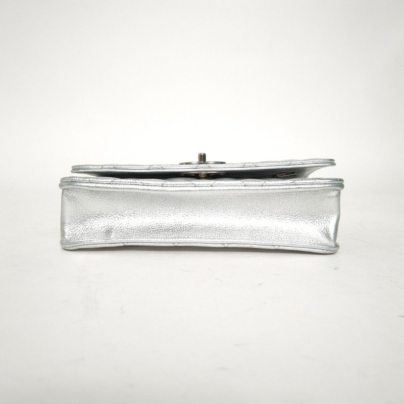CHANEL CFWOC1925B銀色牛皮晶片開銀扣菱格紋雙C調節肩帶肩背包-4