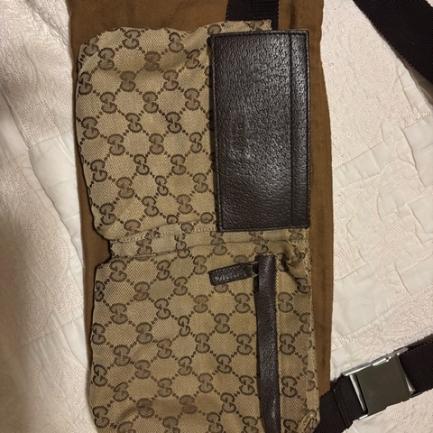 Gucci腰包 因送洗邊角有磨損
