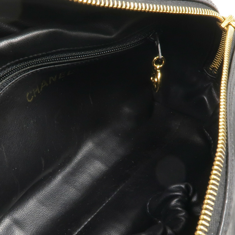 CHANEL 羊皮皮革Pouch金扣手拿包-13