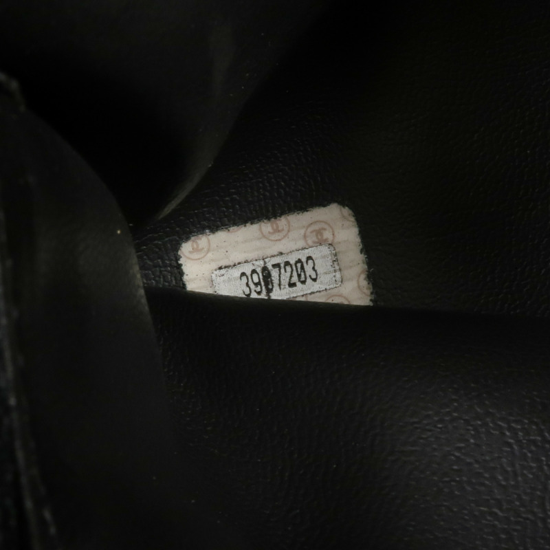 CHANEL 羊皮皮革Pouch金扣手拿包-17