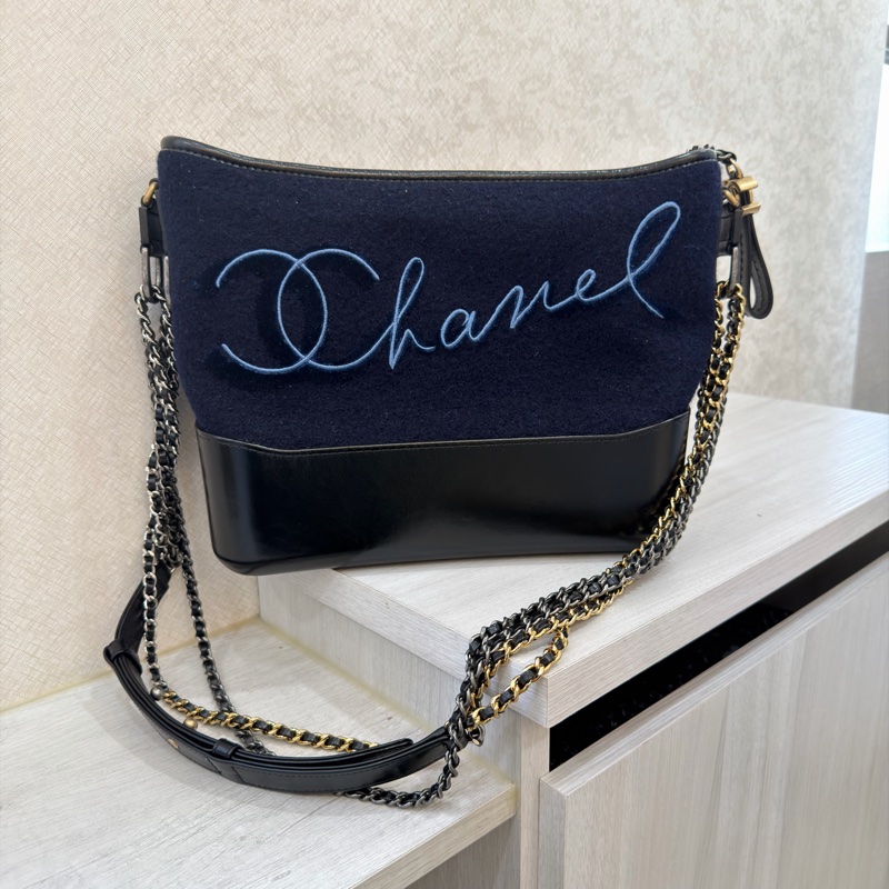 Chanel 深藍色簽名款毛呢流浪包 中號 Medium-0
