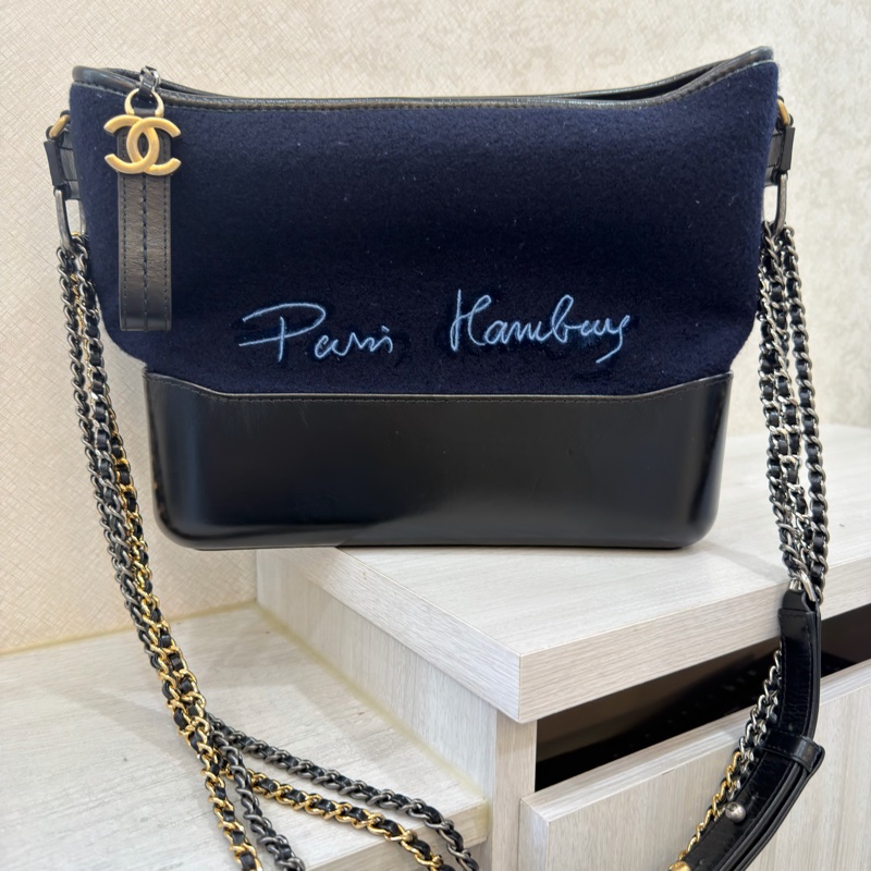 Chanel 深藍色簽名款毛呢流浪包 中號 Medium-1