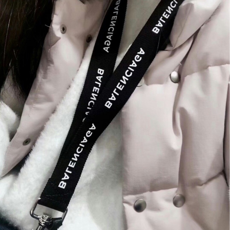 天使熊雜貨小舖~BALENCIAGA 巴黎世家掛繩 （無盒，附防塵袋）Balenciaga 全新現貨可當手機掛繩-2