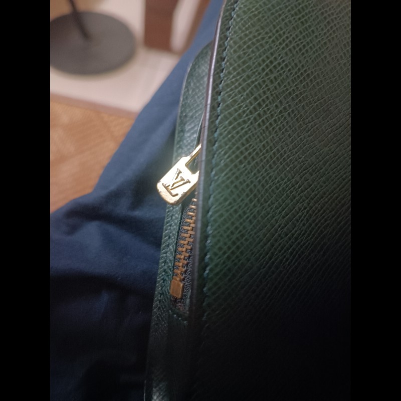 LV 深綠手拿包-0