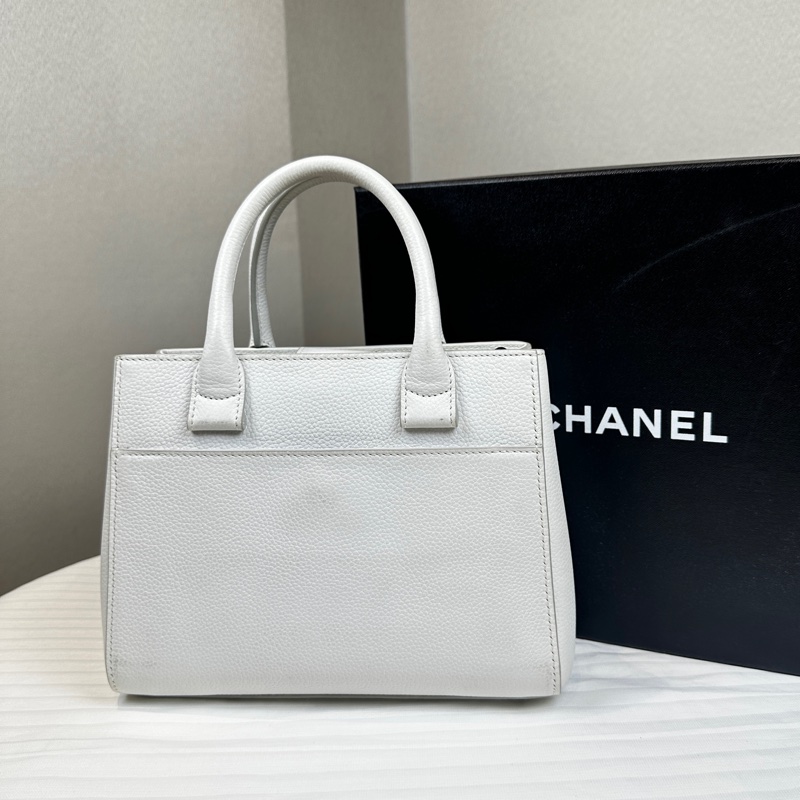 香奈兒/Chanel 白色Neo Executive Tote銀扣牛皮手提斜背包 23x9.5x16.5cm-1