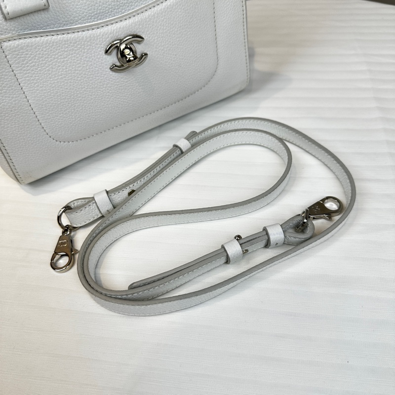 香奈兒/Chanel 白色Neo Executive Tote銀扣牛皮手提斜背包 23x9.5x16.5cm-15