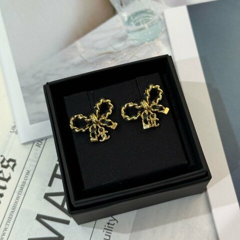 Chanel 24V 皮穿蝴蝶結耳釘