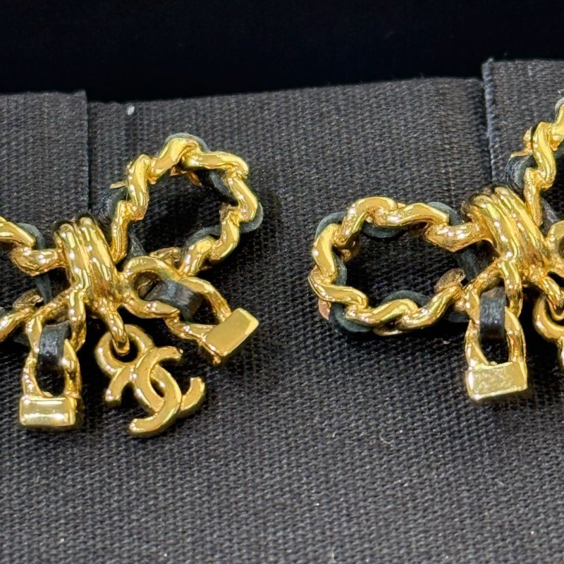 Chanel 24V 皮穿蝴蝶結耳釘-1