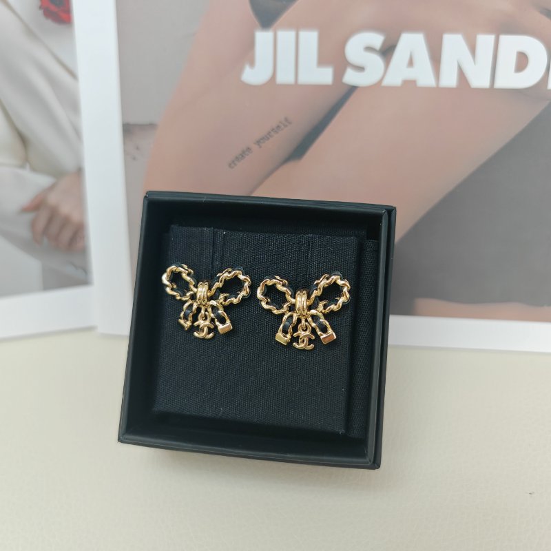 Chanel 24V 皮穿蝴蝶結耳釘-2