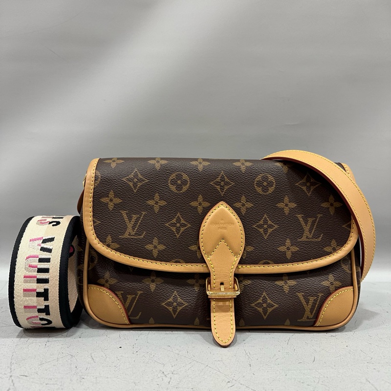 LV M45985 原花金釦法棍包 編織背帶-0