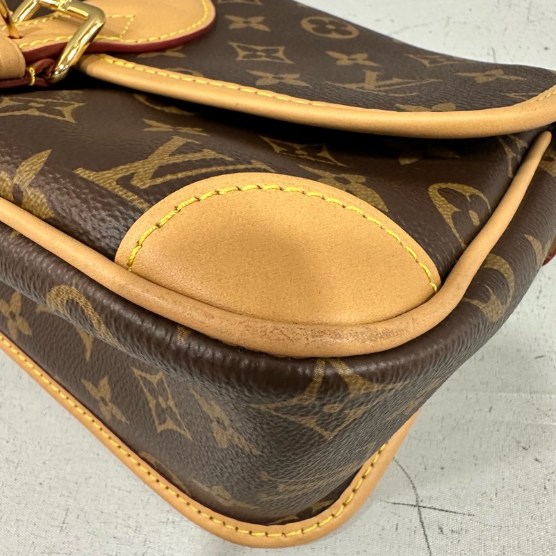 LV M45985 原花金釦法棍包 編織背帶-7