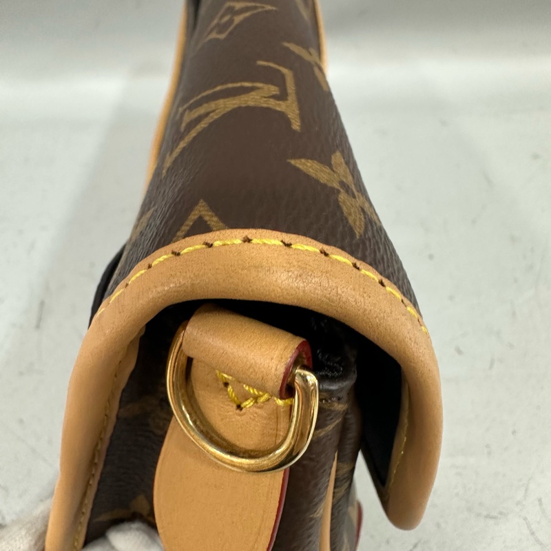 LV M45985 原花金釦法棍包 編織背帶-17