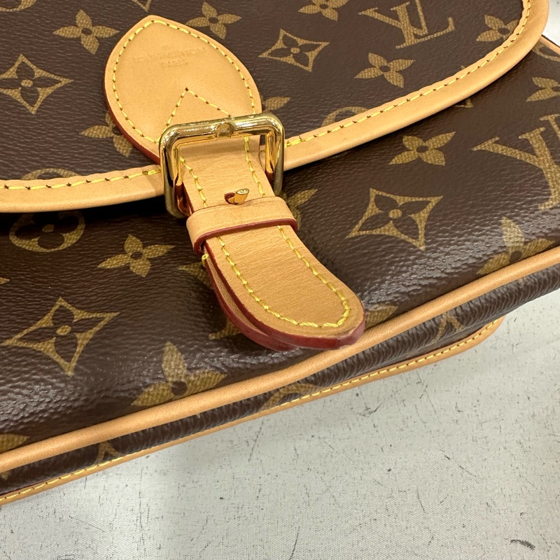 LV M45985 原花金釦法棍包 編織背帶-28