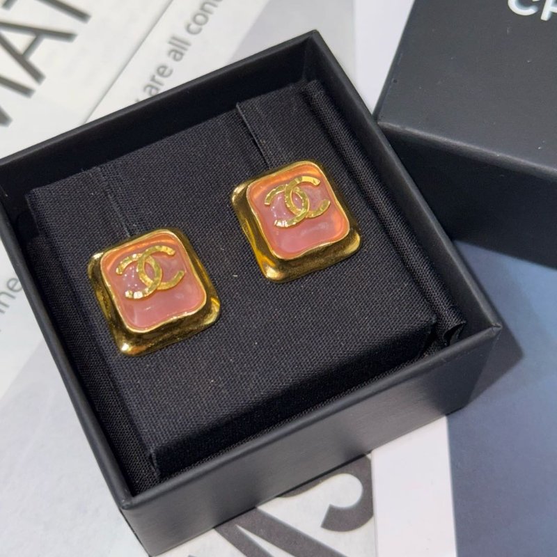 Chanel 23C 粉色方糖耳釘-1