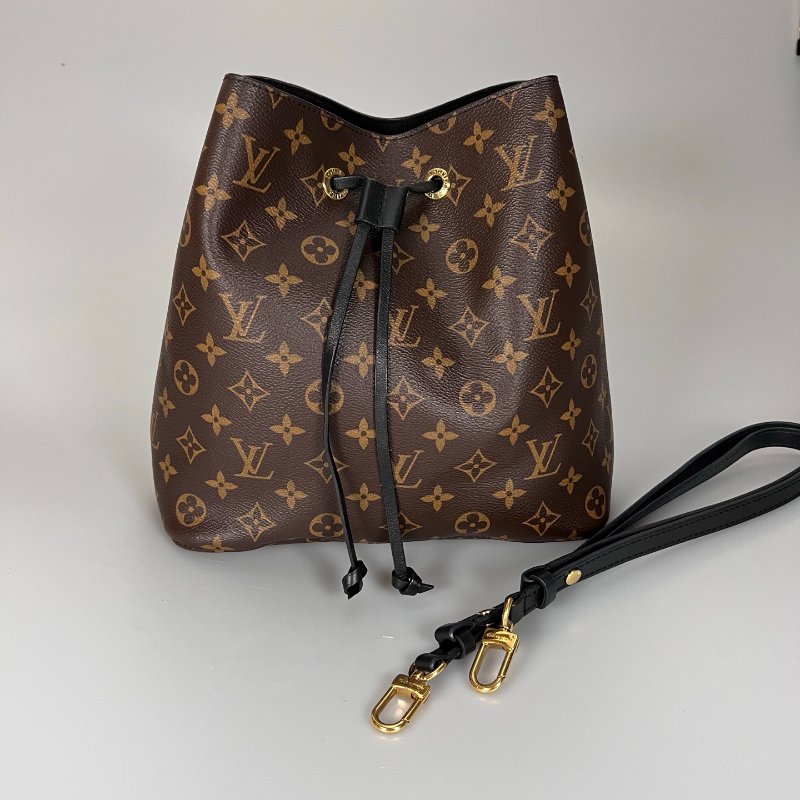 LV M44020 老花黑水桶包-0