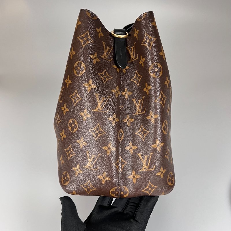 LV M44020 老花黑水桶包-3