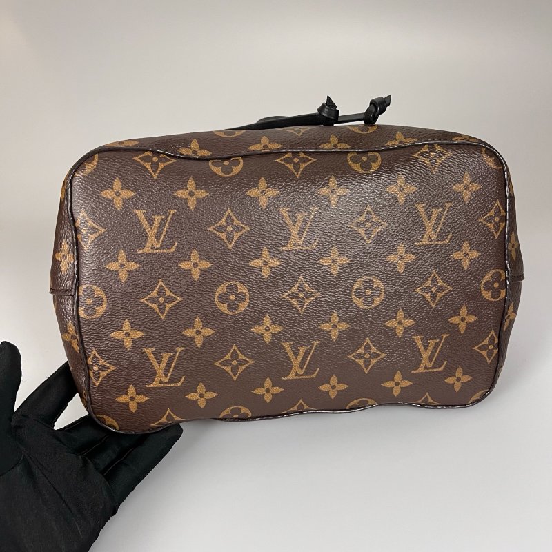 LV M44020 老花黑水桶包-4