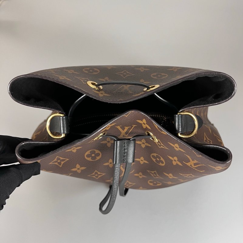 LV M44020 老花黑水桶包-5