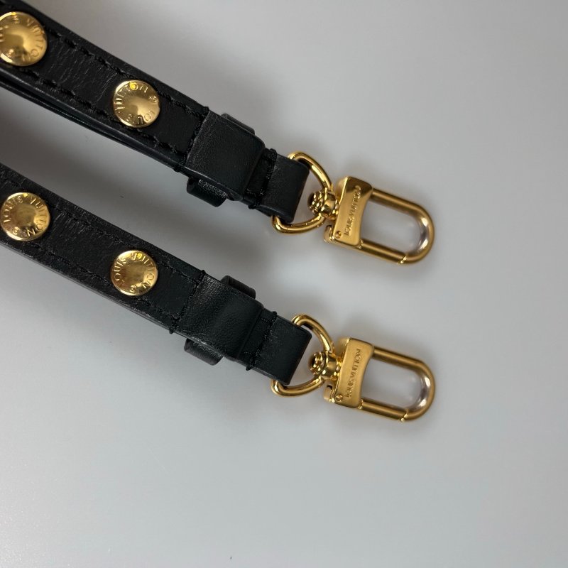 LV M44020 老花黑水桶包-8