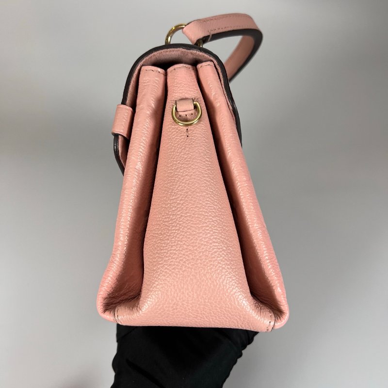 LV M53942  櫻花粉壓紋Georges BB 斜肩包-3