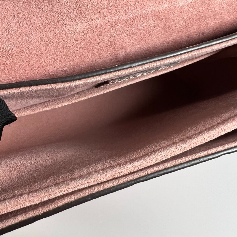 LV M53942  櫻花粉壓紋Georges BB 斜肩包-7