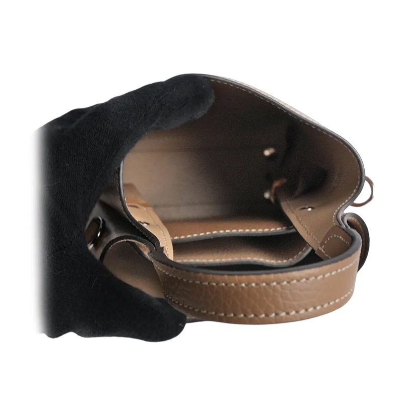 T Logo 超小號手提/斜背二用皮革手機包(鴿子灰)-7