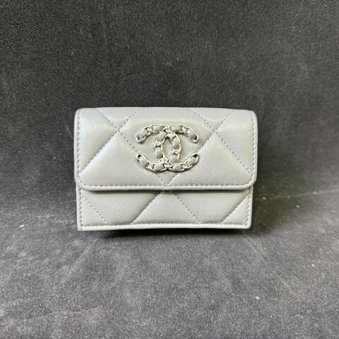 Chanel 19 Bag 菱格紋 羊皮 小號 純色
