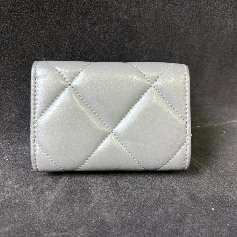 Chanel 19 Bag 菱格紋 羊皮 小號 純色-1