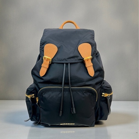 莉亞精品♡Burberry 4014879黑後背包 二手