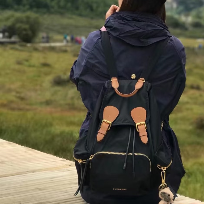 莉亞精品♡Burberry 4014879黑後背包 二手-1