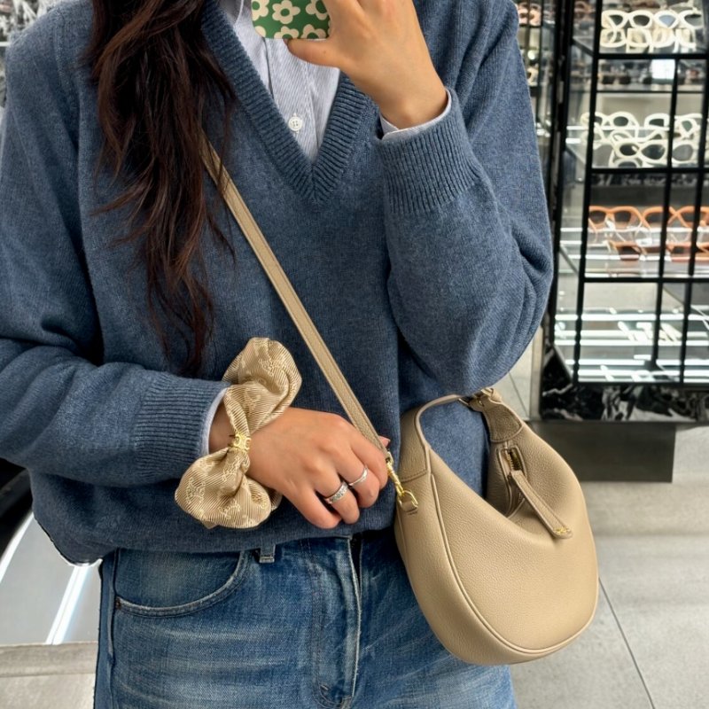 🎉新品好折扣✨Celine 120723 Teen 小牛皮 Lulu 豌豆包 SAFARI 沙色-3