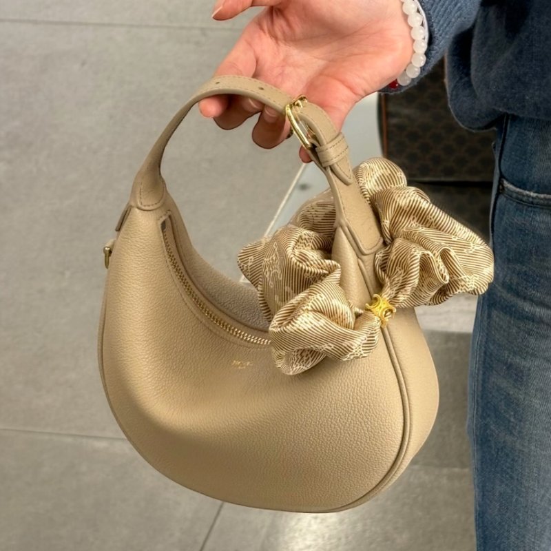 🎉新品好折扣✨Celine 120723 Teen 小牛皮 Lulu 豌豆包 SAFARI 沙色-6