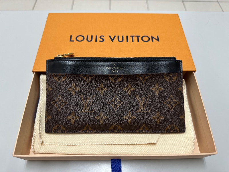 LV 拉鏈薄長夾❤️九成新 專櫃已斷貨-0