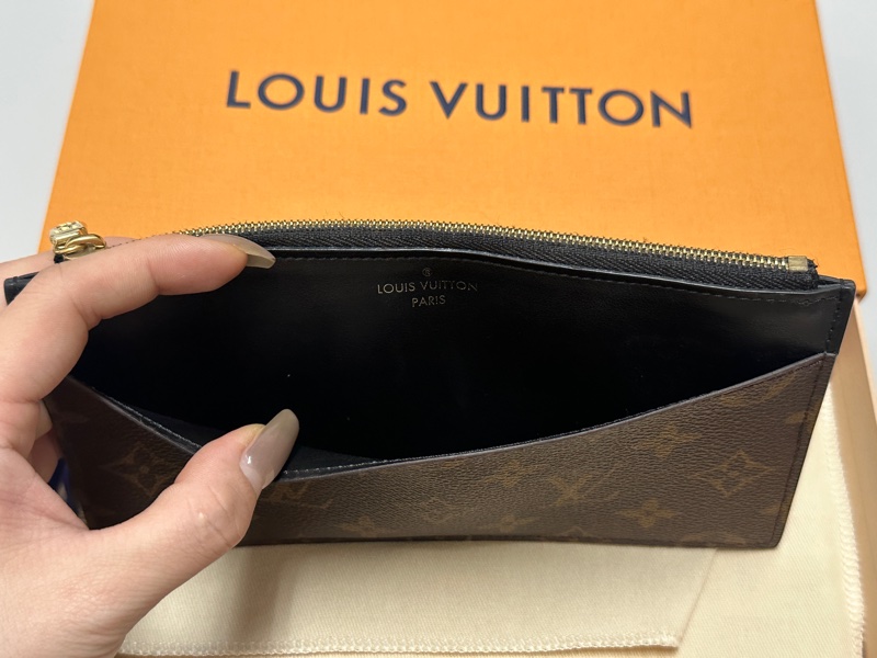 LV 拉鏈薄長夾❤️九成新 專櫃已斷貨-5
