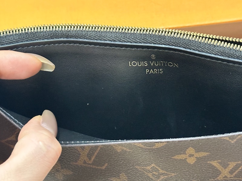 LV 拉鏈薄長夾❤️九成新 專櫃已斷貨-7