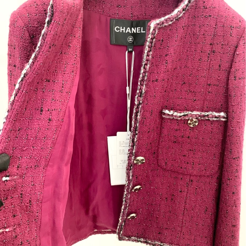 CHANEL/香奈兒 22A 早秋手工坊限定酒紅粗花呢銀色滾邊 琉璃扣 外套 成色：99新 尺寸：34-4