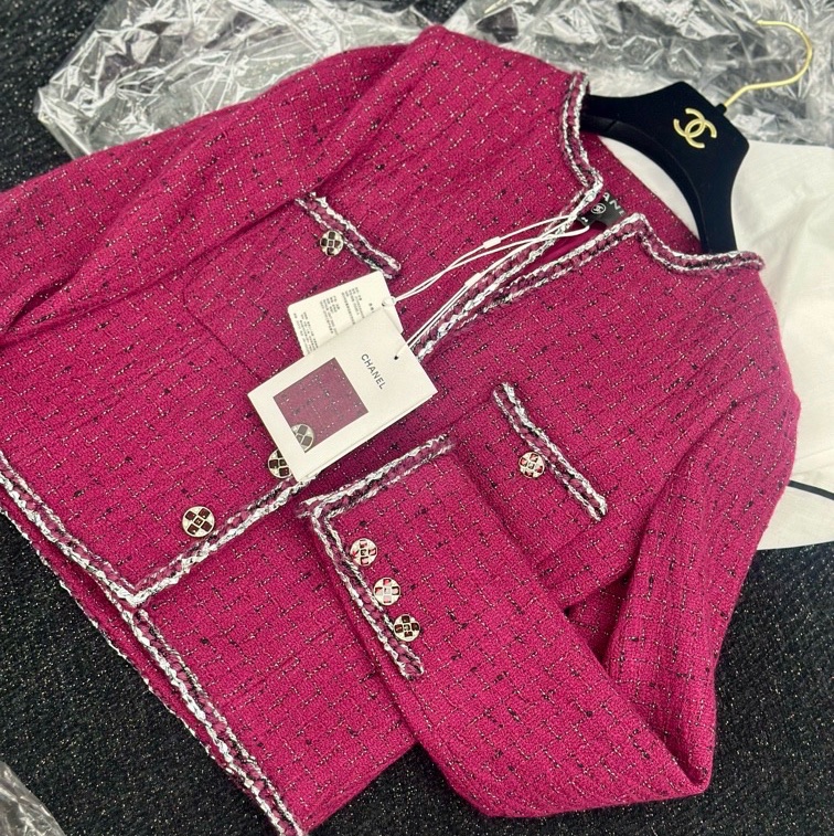 CHANEL/香奈兒 22A 早秋手工坊限定酒紅粗花呢銀色滾邊 琉璃扣 外套 成色：99新 尺寸：34-5