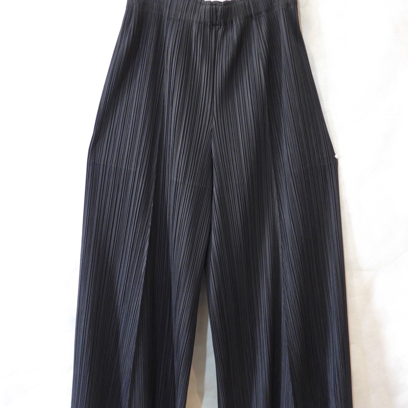 pleats please 黑色寬褲。-3