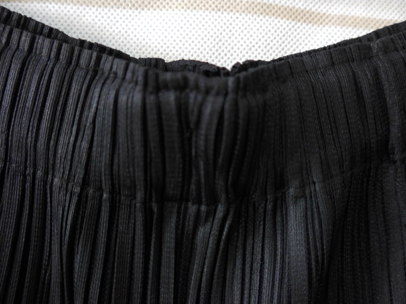 pleats please 黑色寬褲。-4