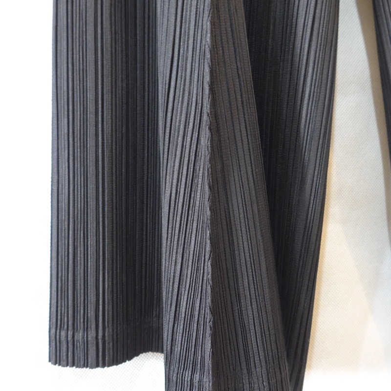 pleats please 黑色寬褲。-5