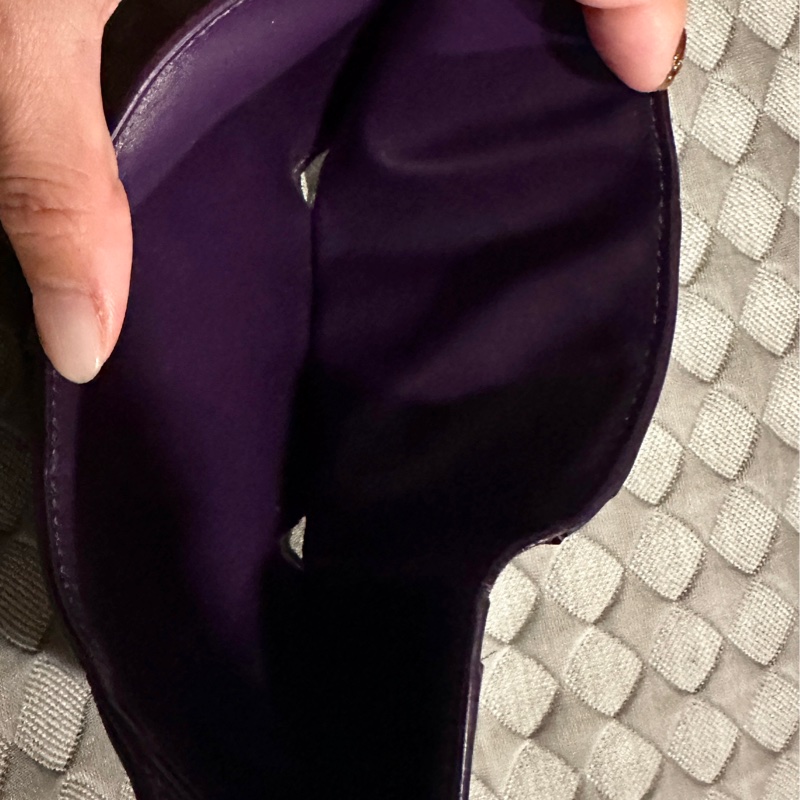 （售出不退貨）二手 BV 三折短夾 Bottega Veneta 紫色盒裝「有圖10使用痕跡有一點染色不介意在下單」不議價不議價謝謝☺️ 長20cm寬10cm厚2cm-13