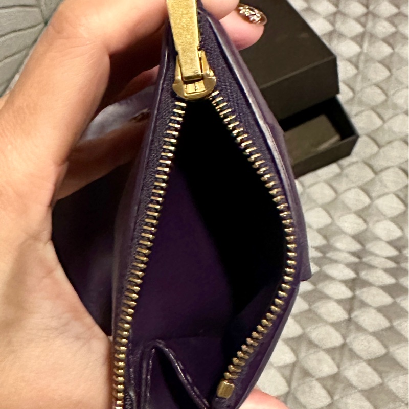 （售出不退貨）二手 BV 三折短夾 Bottega Veneta 紫色盒裝「有圖10使用痕跡有一點染色不介意在下單」不議價不議價謝謝☺️ 長20cm寬10cm厚2cm-14
