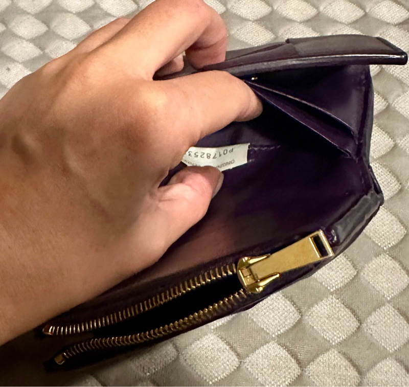 （售出不退貨）二手 BV 三折短夾 Bottega Veneta 紫色盒裝「有圖10使用痕跡有一點染色不介意在下單」不議價不議價謝謝☺️ 長20cm寬10cm厚2cm-19
