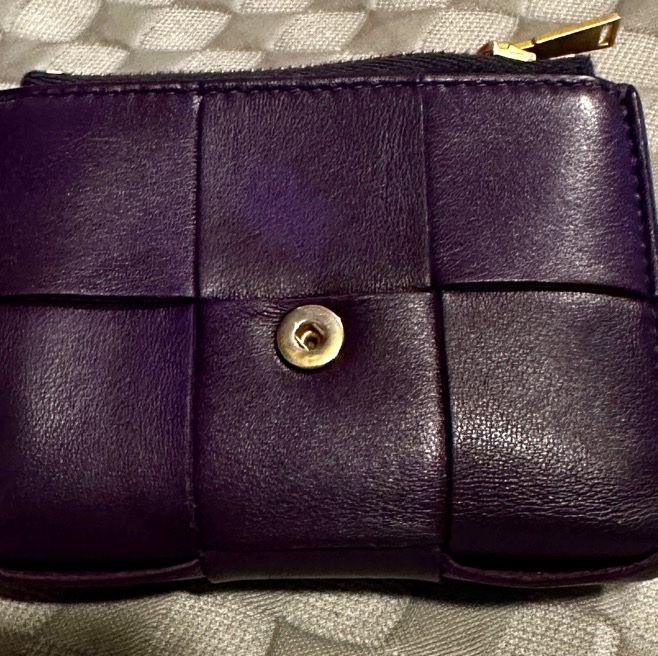 （售出不退貨）二手 BV 三折短夾 Bottega Veneta 紫色盒裝「有圖10使用痕跡有一點染色不介意在下單」不議價不議價謝謝☺️ 長20cm寬10cm厚2cm-8