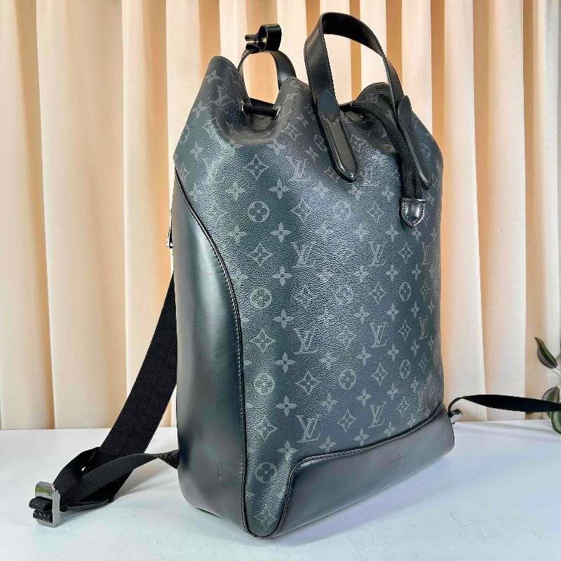 LV路易威登 黑色老花explorer 系列抽繩 後背包-1