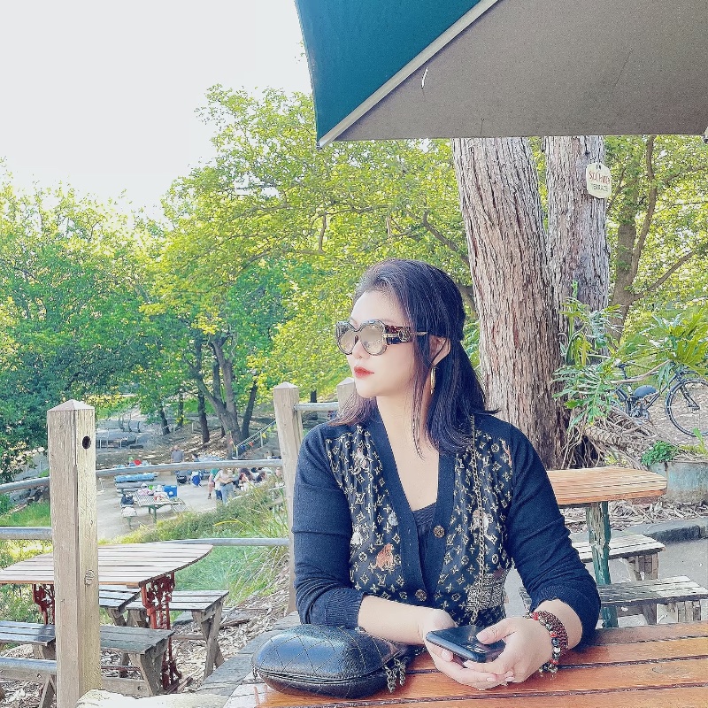 ❤️LV 滿印Logo 貓咪圖案 開衫毛衣-1