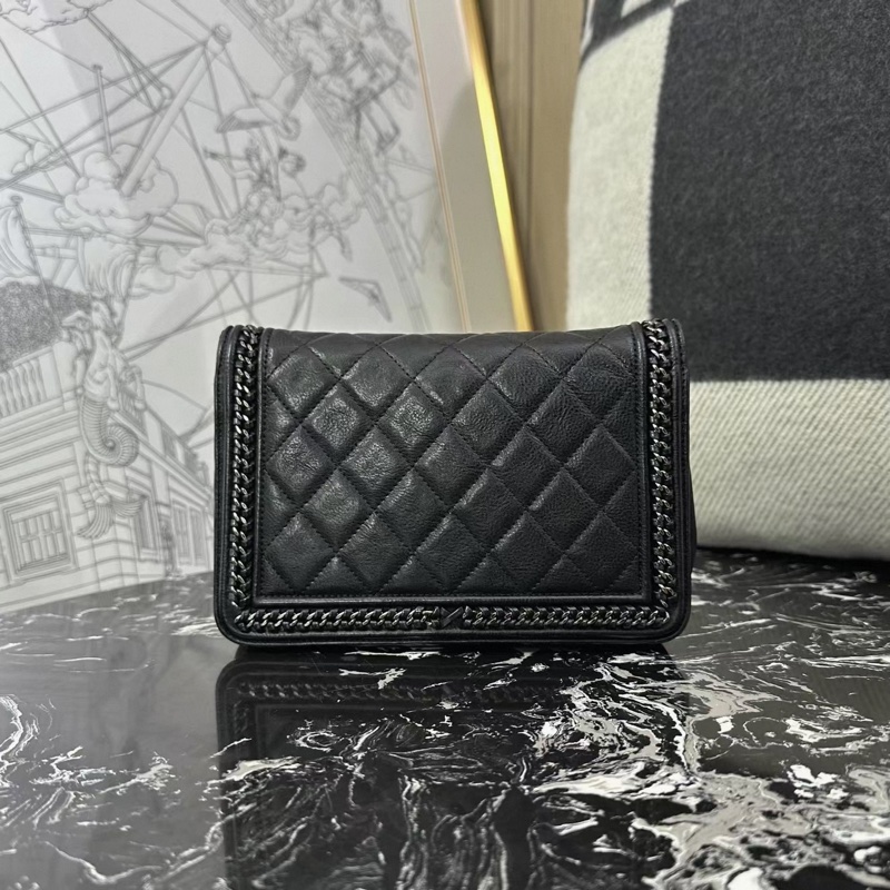 Chanel • Le Boy 滾邊鏈條做舊黑銀牛皮Woc 鏈條包-3